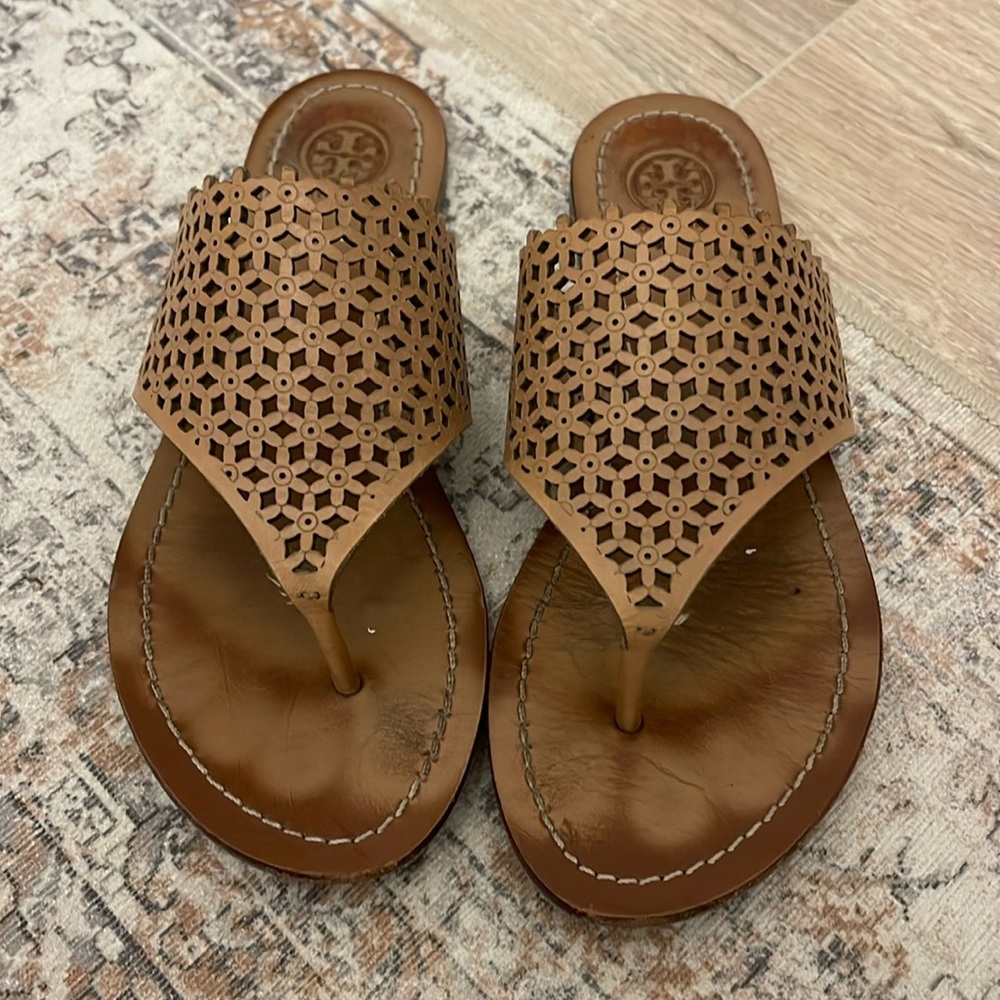 Tory Burch floral perforated flat thong size 7
